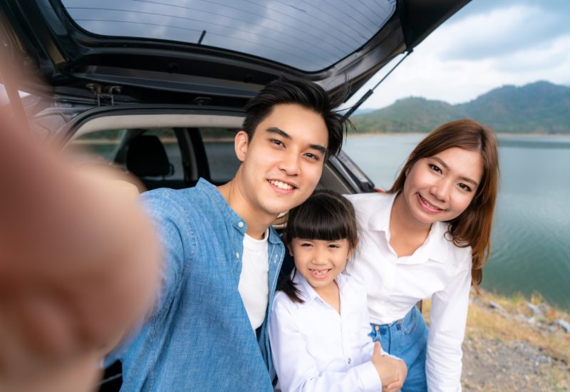 portrait-asian-family-traveling